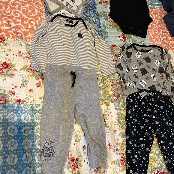Lot of 4 infant boys Star Wars outfits 18 months gently worn - Picture 3 of 6